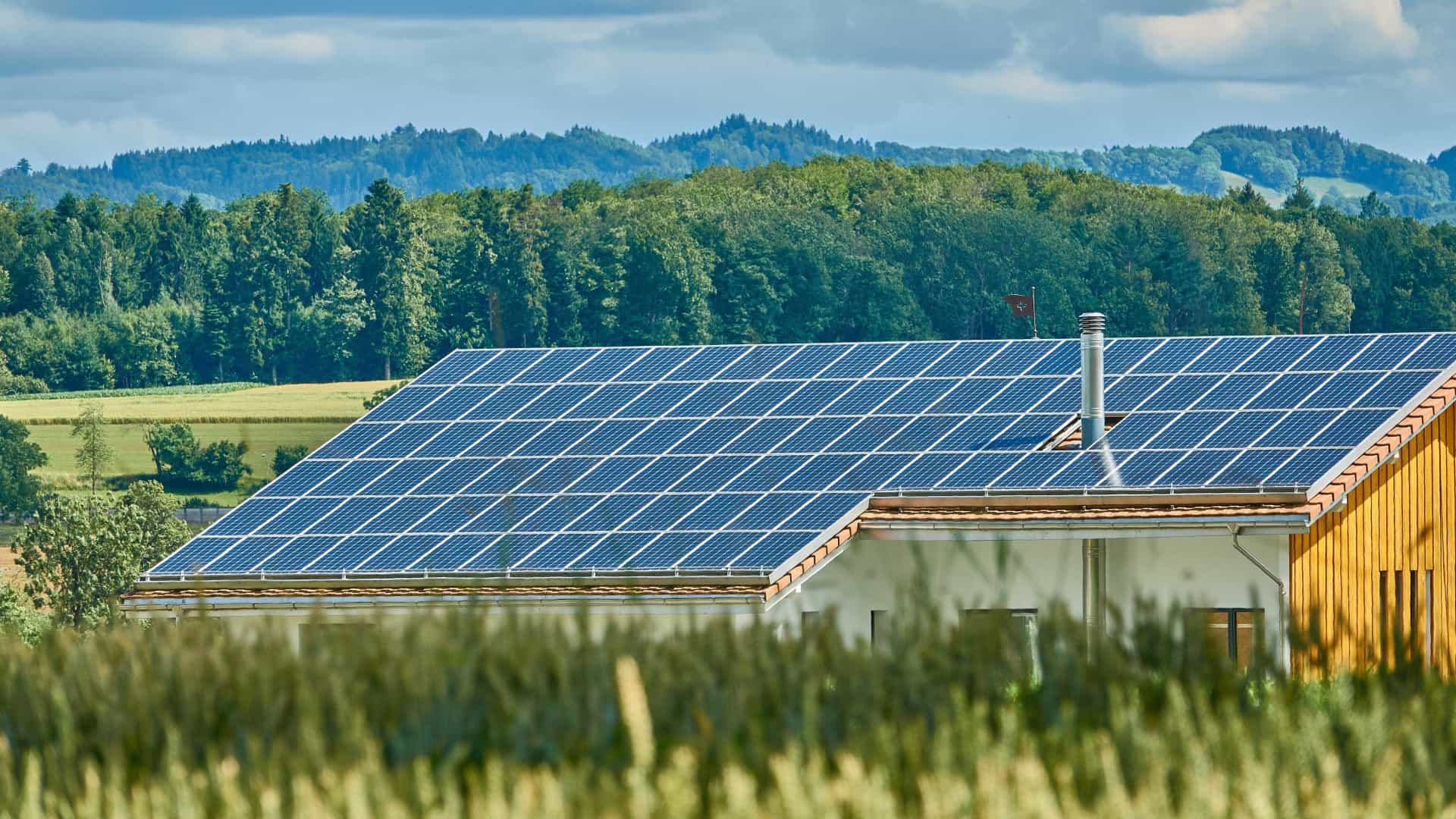 Você está visualizando atualmente Aumento de energia solar traz projeções otimistas ao setor