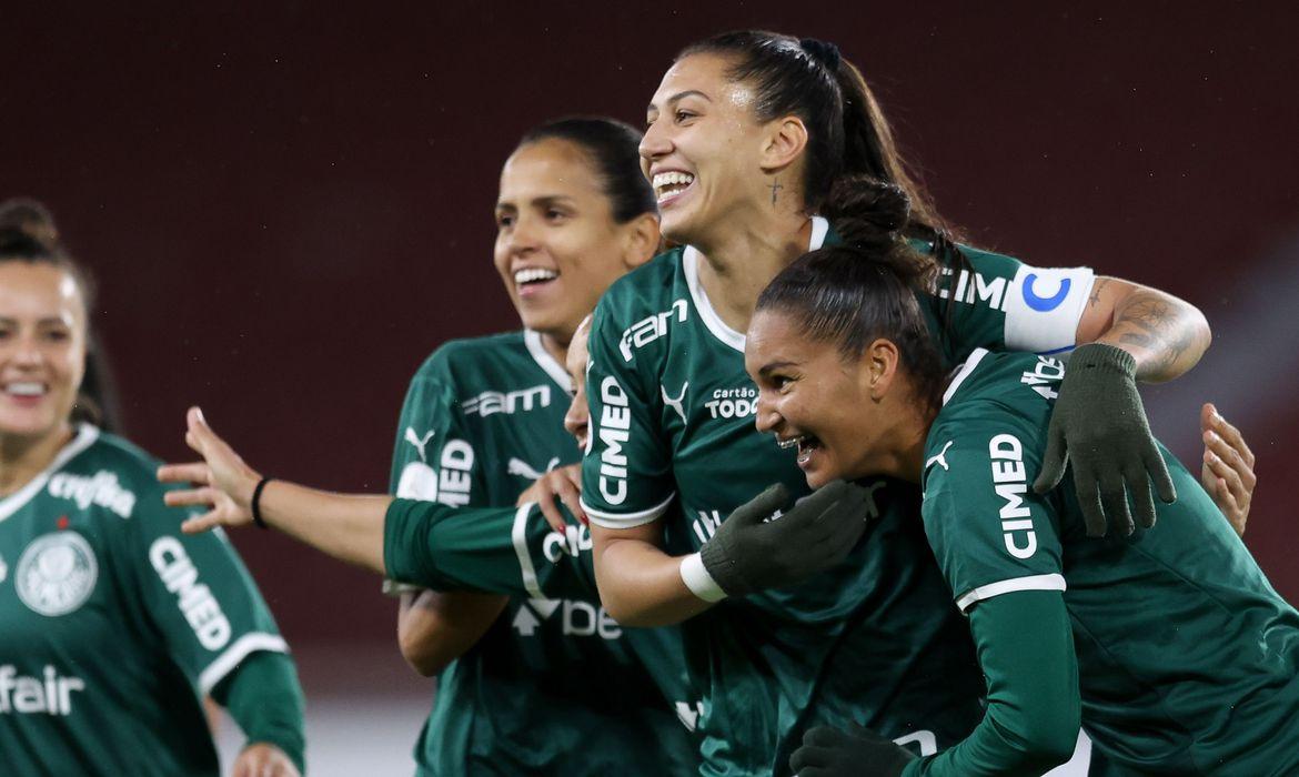 Você está visualizando atualmente VENCEU POR 4X1: Futebol feminino do Palmeiras vence final inédita com Boca Juniors