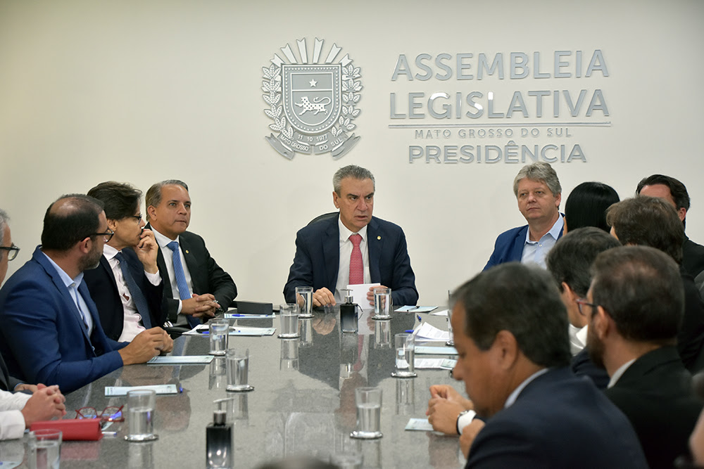 Você está visualizando atualmente MS: Deputados recebem Estatuto da Microempresa para negócios