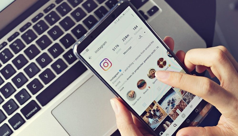 Você está visualizando atualmente REDES SOCIAIS: O que é e como usar o direct do Instagram?