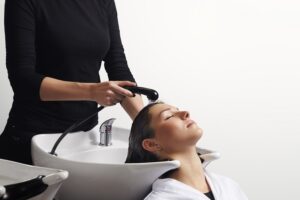 Leia mais sobre o artigo PESQUISA: Alisante de cabelo potencializa riscos de câncer de útero