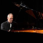 Pianista tcheco faz abertura de evento gratuito na UFMS, dia 24