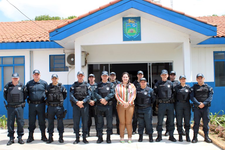 Você está visualizando atualmente Prefeita é condecorada com a Medalha do Mérito Policial Militar