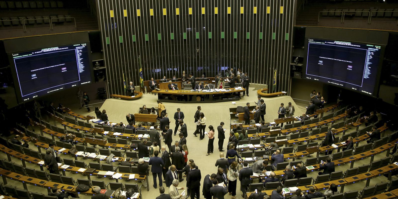 Você está visualizando atualmente Representação feminina na Câmara dos Deputados cresce 18%