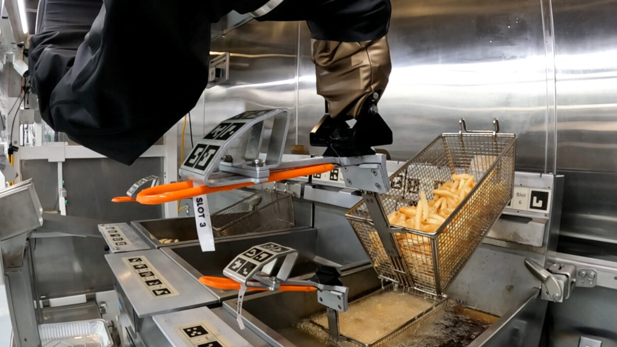 Você está visualizando atualmente Robôs estão fritando batatas e anéis de cebola nos EUA