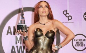 Leia mais sobre o artigo Anitta ganha prêmio no American Music Awards; veja vencedores