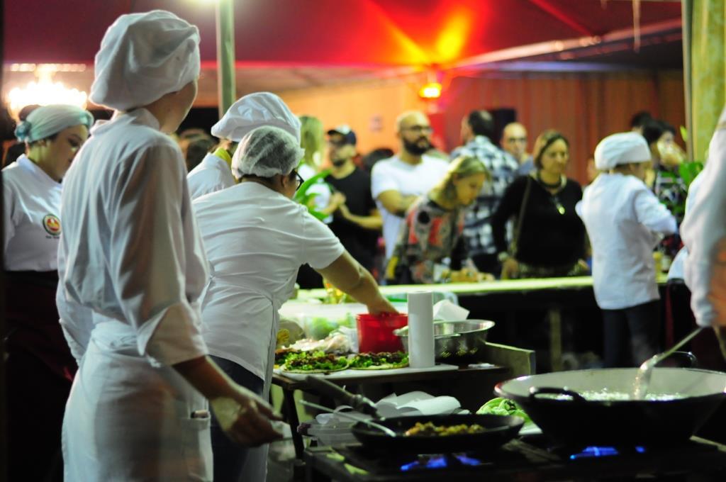 Você está visualizando atualmente `Cozinha Show´ abre 7º Festival Gastronômico de Dourados, até 21 de dezembro