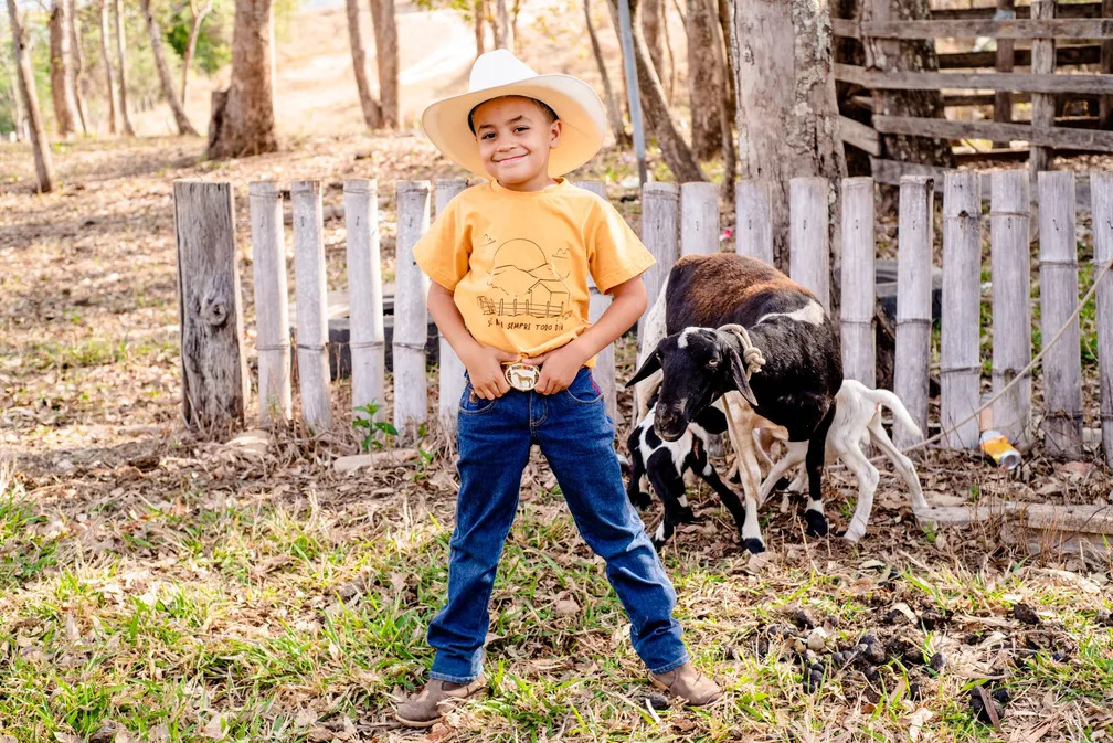 Você está visualizando atualmente Isaac Amendoim o ‘agroinfluencer’ de 9 anos com 4 K de seguidores no TikTok