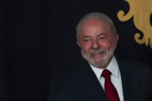 Leia mais sobre o artigo Lula se compromete a respeitar regras fiscais