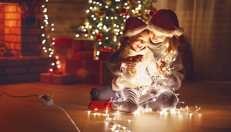 Você está visualizando atualmente LUZ DE NATAL: Veja como fazer uma iluminação bonita e segura