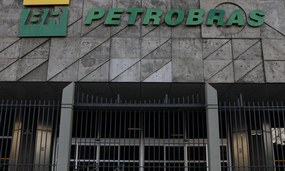 Você está visualizando atualmente Petrobras tem lucro de R$ 46 bilhões no terceiro trimestre