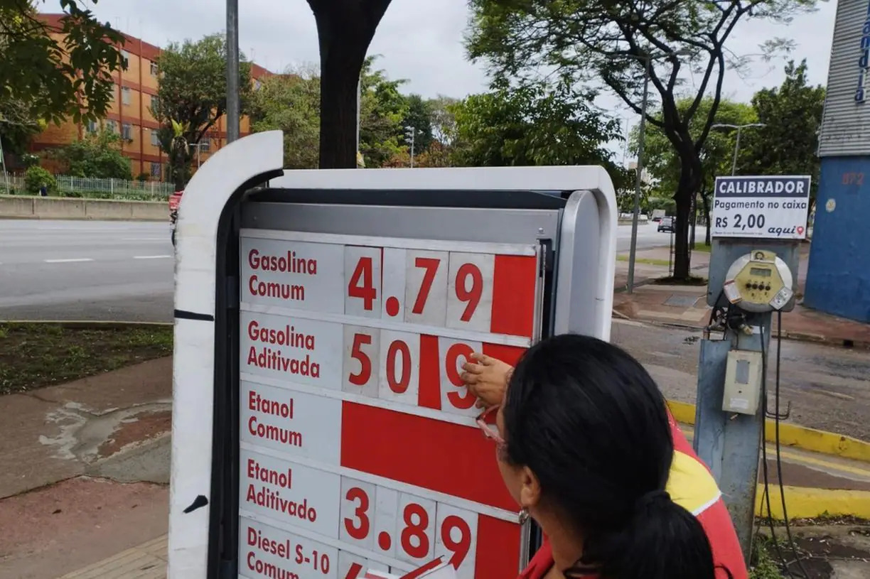 Você está visualizando atualmente Preço da gasolina sobe pela quarta semana seguida, diz ANP