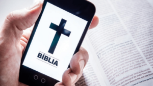 Leia mais sobre o artigo BÍBLIA ONLINE: Veja 5 sites para ler o livro sagrado