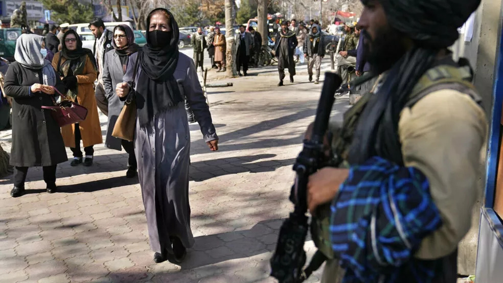 Você está visualizando atualmente Homens impedem mulheres nas universidades do Afeganistão