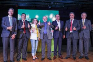 Leia mais sobre o artigo Lula anuncia primeiros nomes de ministros para seu governo