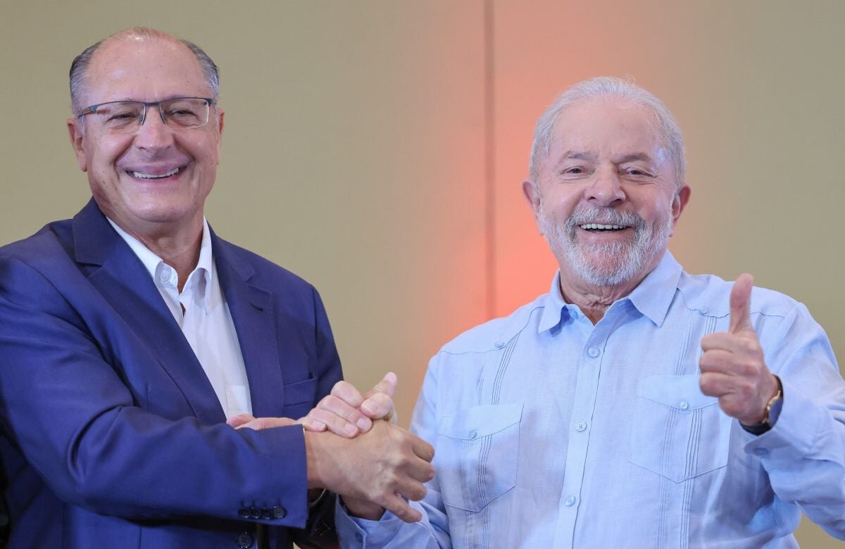 Você está visualizando atualmente Lula recebe diplomação no TSE com ministérios pré-definidos