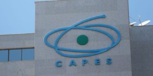 Leia mais sobre o artigo MEC libera R$ 50 milhões para pagamento de bolsas da Capes