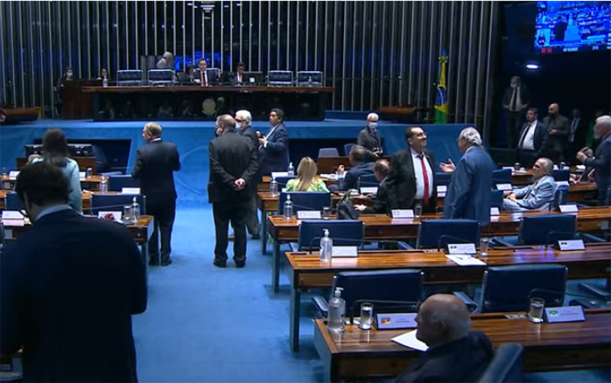 Você está visualizando atualmente Senado aprova PEC da Transição