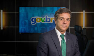Leia mais sobre o artigo Ações da Petrobras caem mais de 1% após renúncia CEO, mas voltaram a subir
