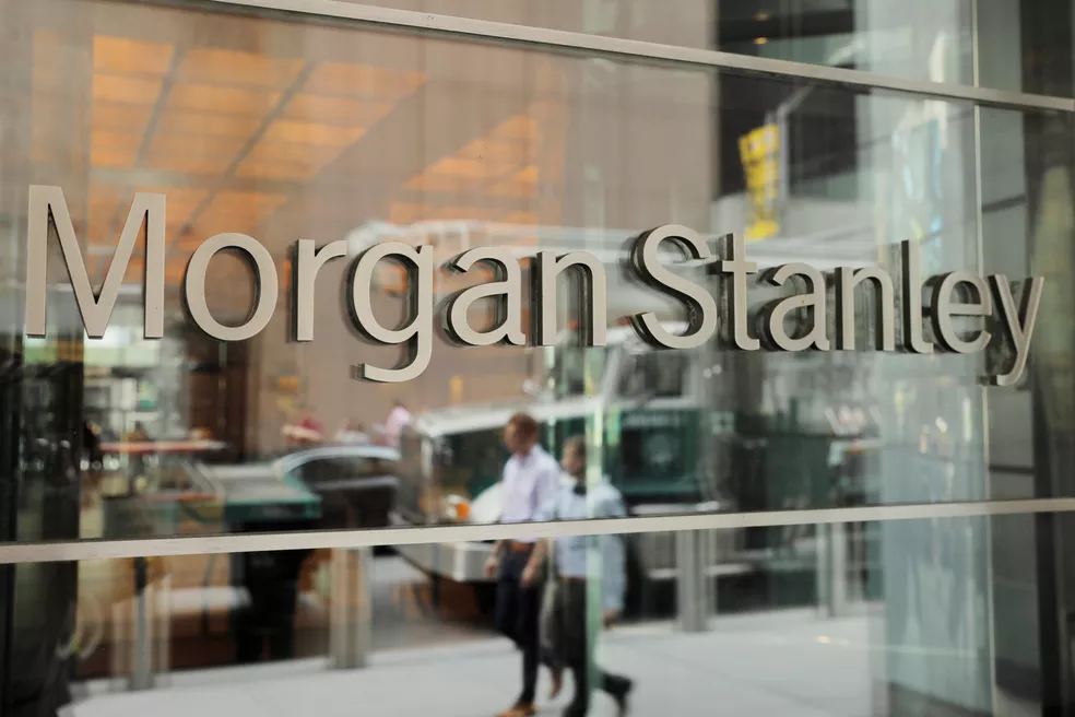 Você está visualizando atualmente USO DE REDES SOCIAIS: Morgan Stanley aplica multas de até US$ 1 milhão a funcionários