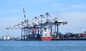 Leia mais sobre o artigo Porto de Santos fecha 2022 com recorde de cargas