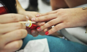Leia mais sobre o artigo Prefeitura abre inscrições no curso de manicure na capital MS