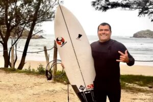 Leia mais sobre o artigo Surfista Márcio Freire morre após queda em Nazaré