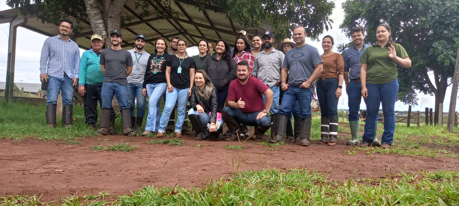 Você está visualizando atualmente Agraer recebe alunos do Senar-MS para aula prática bovinocultura