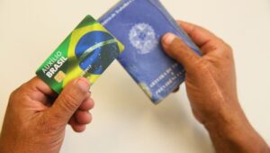 Leia mais sobre o artigo Governo limita em 5% o desconto do consignado do Auxílio Brasil