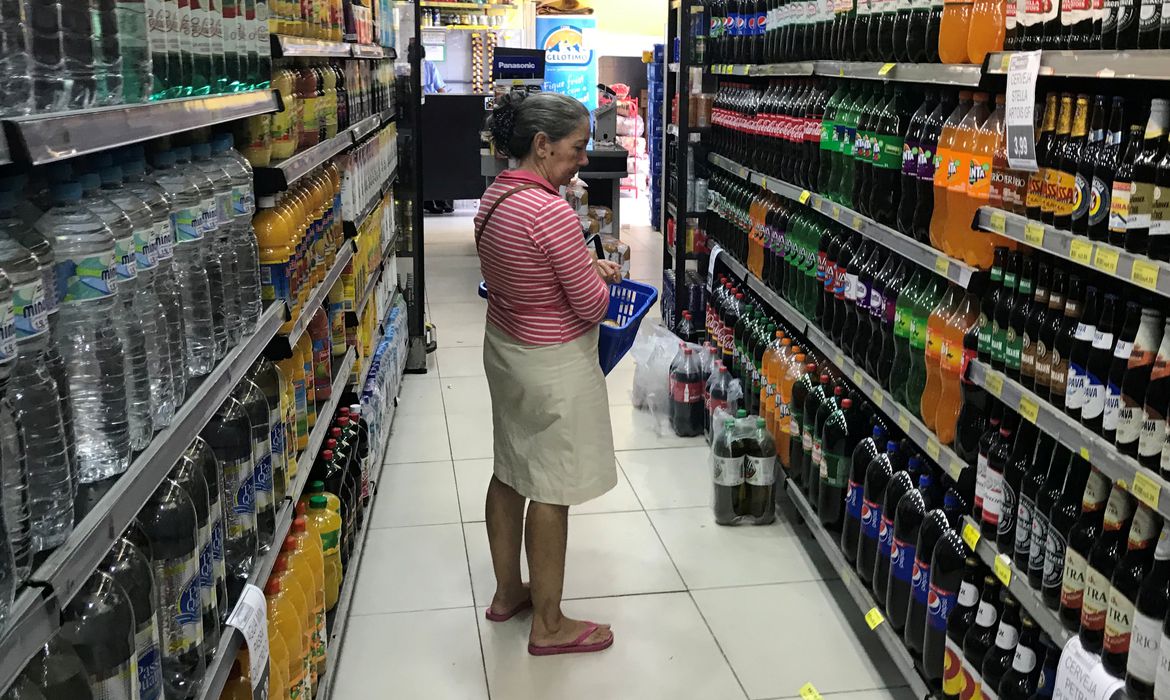 Você está visualizando atualmente SAÚDE: Embalagens ocultam aditivos em alimentos vendidos no Brasil