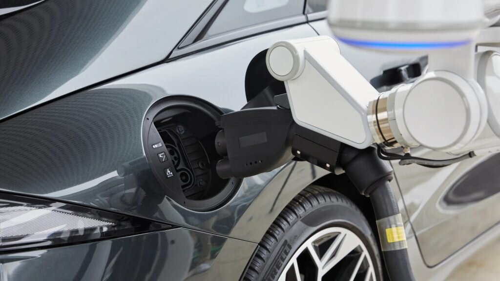 Você está visualizando atualmente Hyundai mostra ‘frentista robô’ para carros elétricos em ação