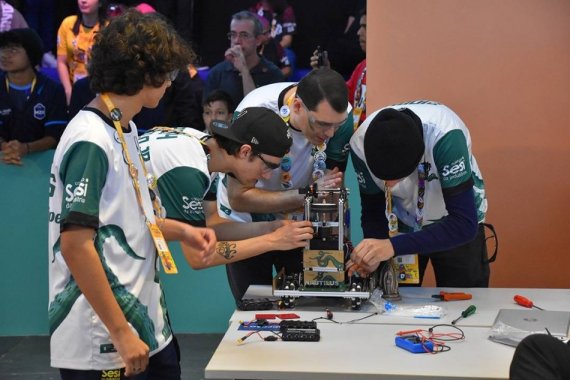 Você está visualizando atualmente MS leva oito equipes ao Festival Sesi de Robótica 2023 em Brasília