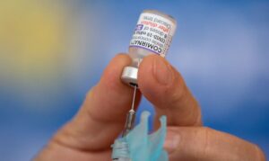 Leia mais sobre o artigo Saúde reforça importância de completar ciclo vacinal contra a covid-19