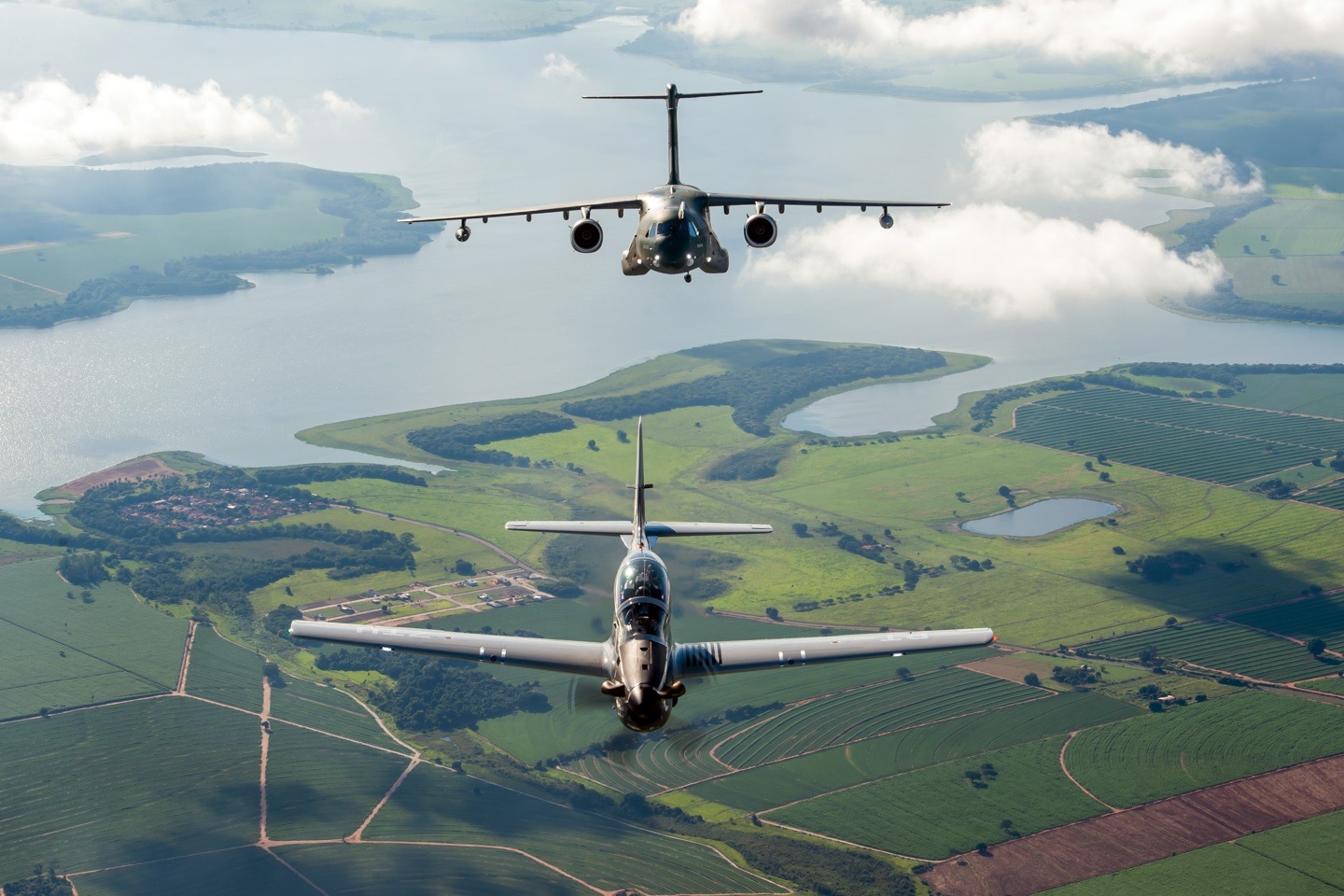 Você está visualizando atualmente Super Tucano: Embraer assina memorando com a indústria de defesa de Portugal