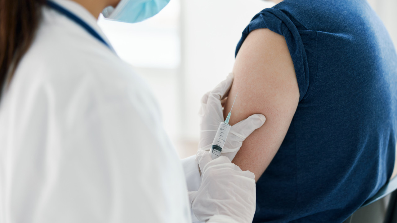 Você está visualizando atualmente ESTUDO: Vacina contra gripe pode reduzir o risco de infarto e avc