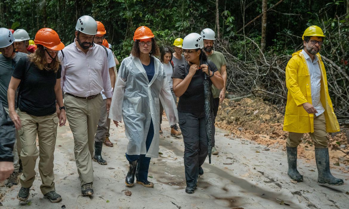 Você está visualizando atualmente Brasil e Reino Unido anunciam aportes em projeto na Amazônia