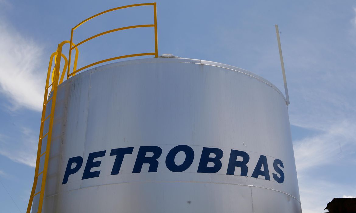 Você está visualizando atualmente Petrobras anuncia distribuição de R$ 24 bilhões em dividendos