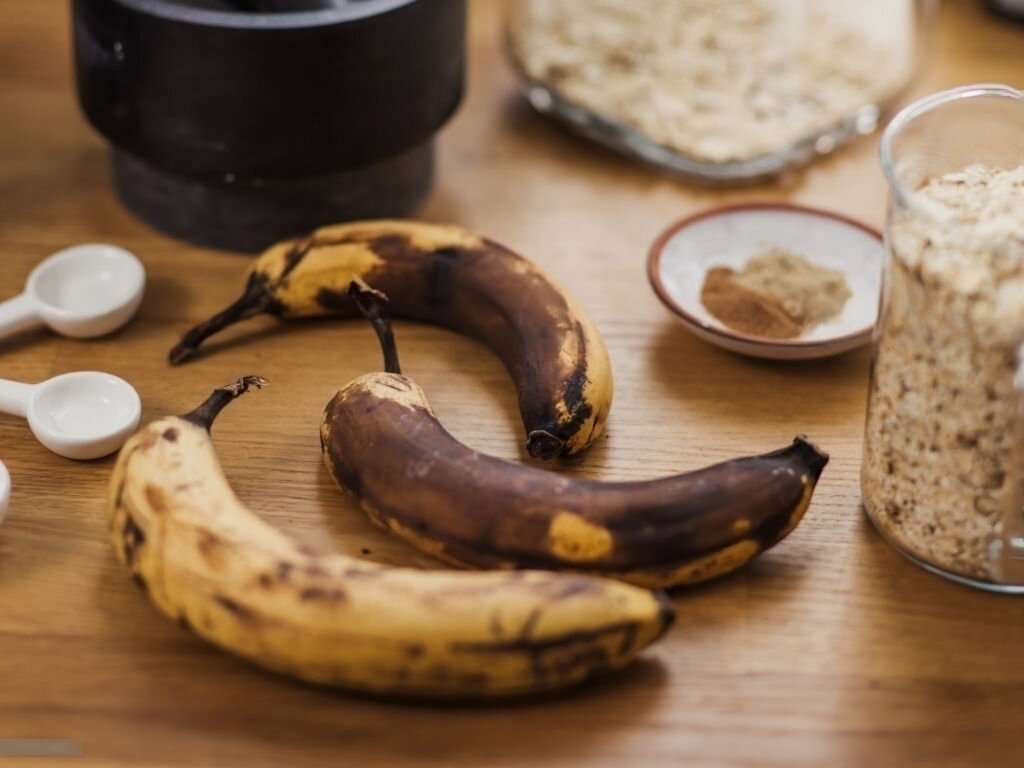 Você está visualizando atualmente Saiba como aproveitar bananas maduras com 5 receitas