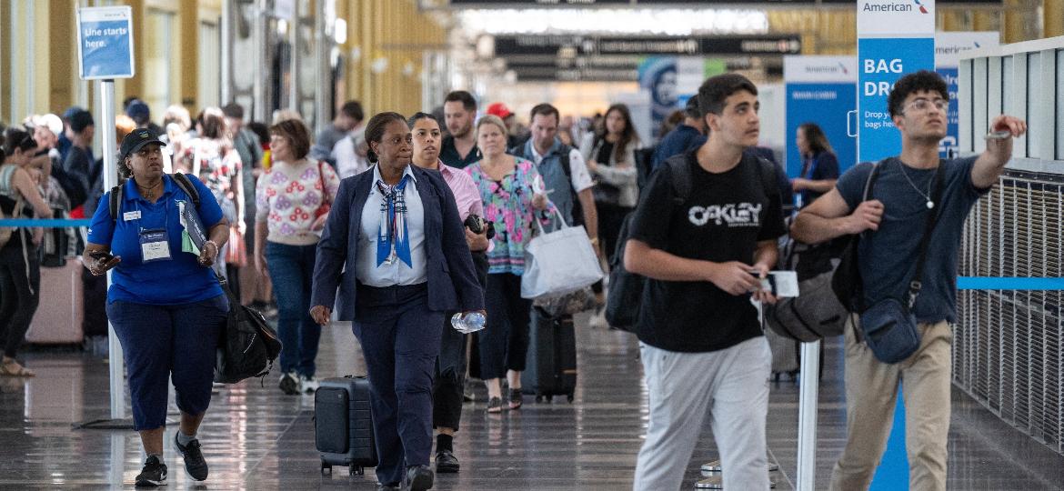 Você está visualizando atualmente Viagens aéreas de passageiros em férias superam pré-pandemia