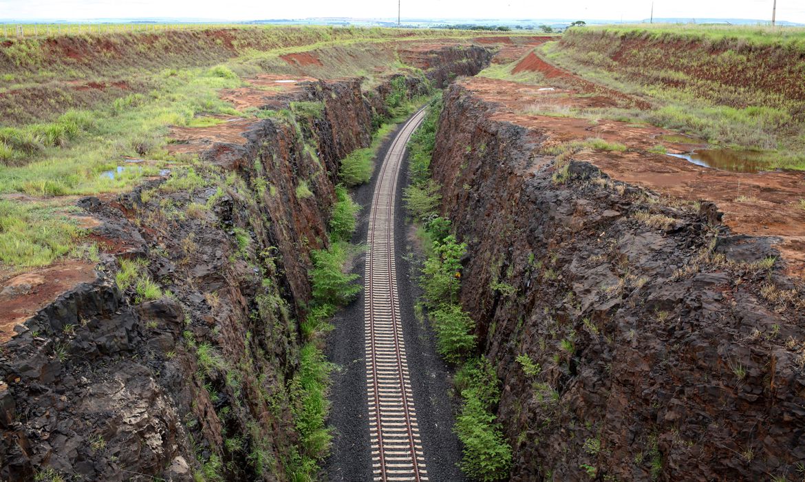 Você está visualizando atualmente Após mais de 35 anos, Ferrovia Norte-Sul tem obras concluídas