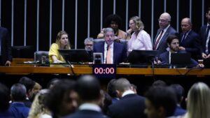 Leia mais sobre o artigo Câmara aprova medida que mantém ministérios do governo Lula