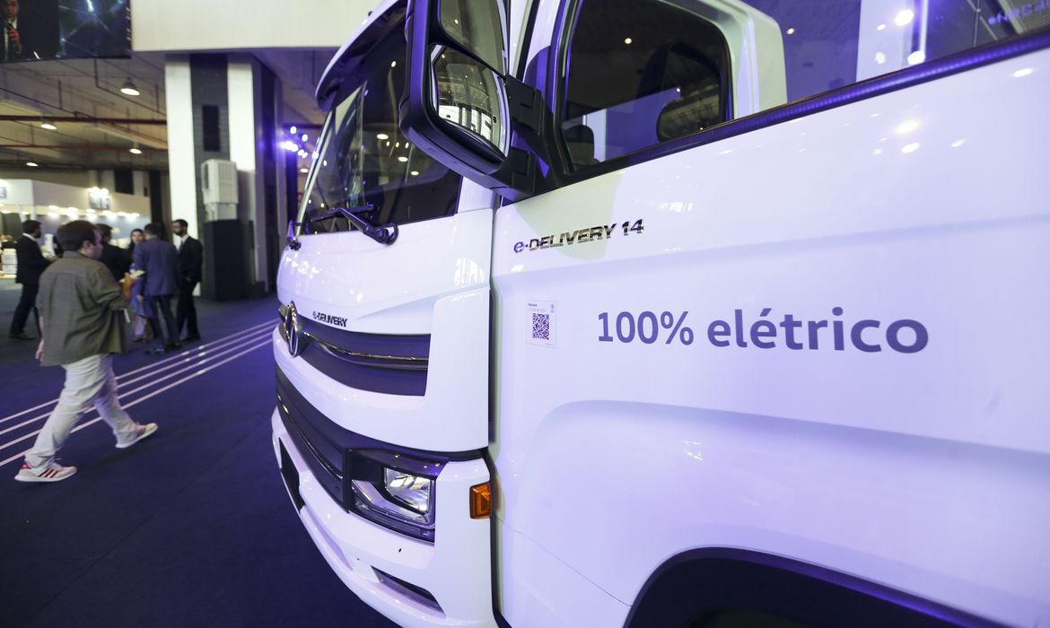 Você está visualizando atualmente Carros elétricos são uma das prioridades para transição energética
