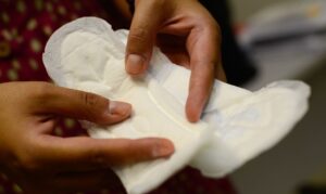Leia mais sobre o artigo Distribuição de absorventes beneficiará 24 milhões de mulheres