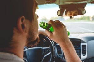 Leia mais sobre o artigo LEI SECA: Mistura de álcool com direção causa 8,7 internações e 1,2 mortes