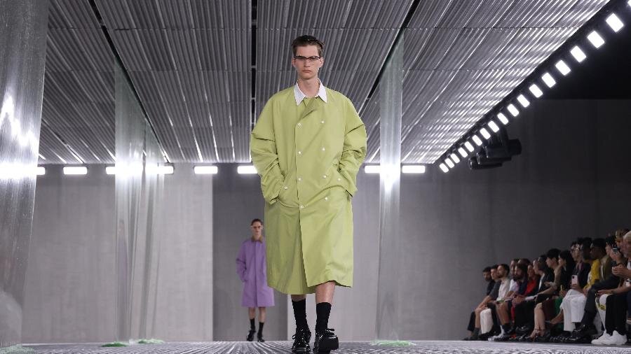 Você está visualizando atualmente TENDÊNCIAS 2024: O desfile masculino da Prada na Semana de Moda de Milão