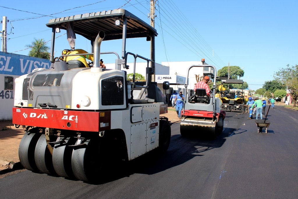 Você está visualizando atualmente Prefeitura de Naviraí continua recuperação de ruas e avenidas