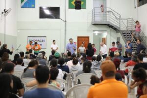 Leia mais sobre o artigo Alan Guedes organiza asfalto no Guaicurus e garantiu R$ 5 milhões