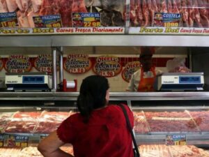 Leia mais sobre o artigo Brasileiro para de comprar, e carnes ficam quase 6% mais baratas