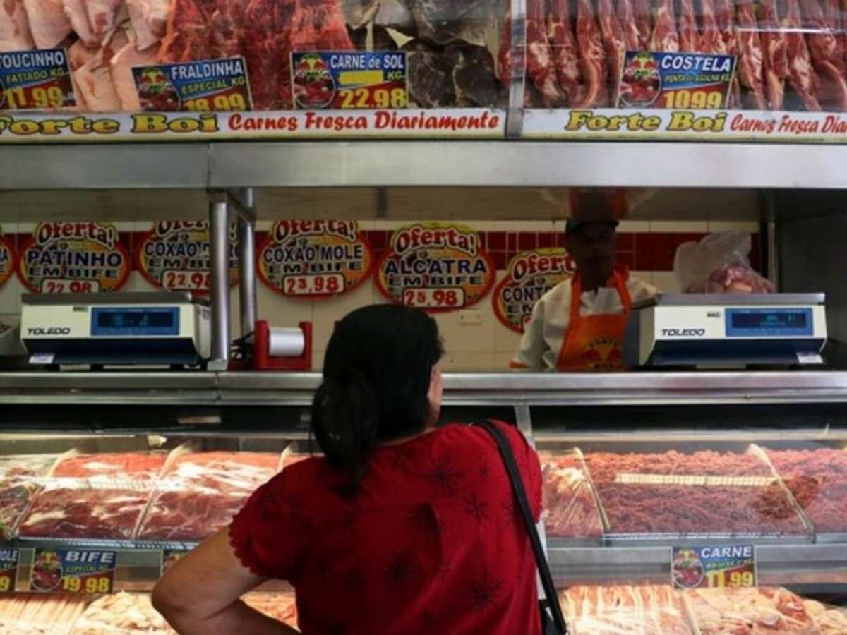 Você está visualizando atualmente Brasileiro para de comprar, e carnes ficam quase 6% mais baratas