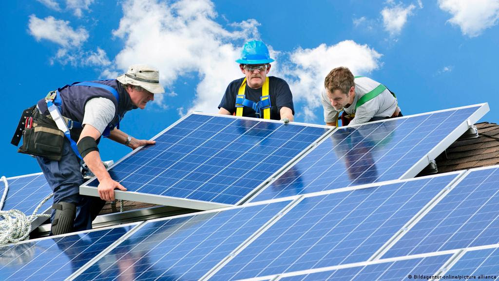 Você está visualizando atualmente AUMENTOU: Consumidores que produzem a própria energia usam a Fonte solar